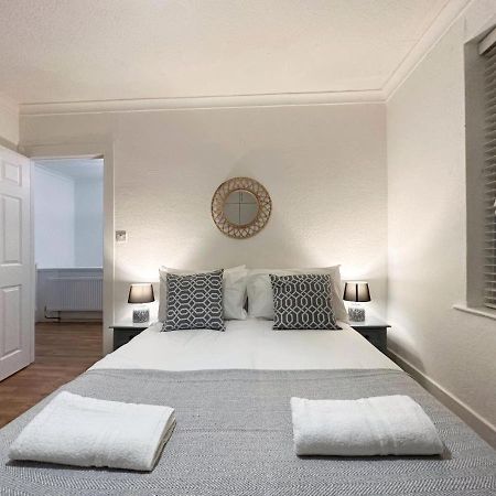 Charming 3-Bedroom Family Home Londra Esterno foto