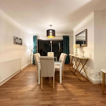 Charming 3-Bedroom Family Home Londra Esterno foto