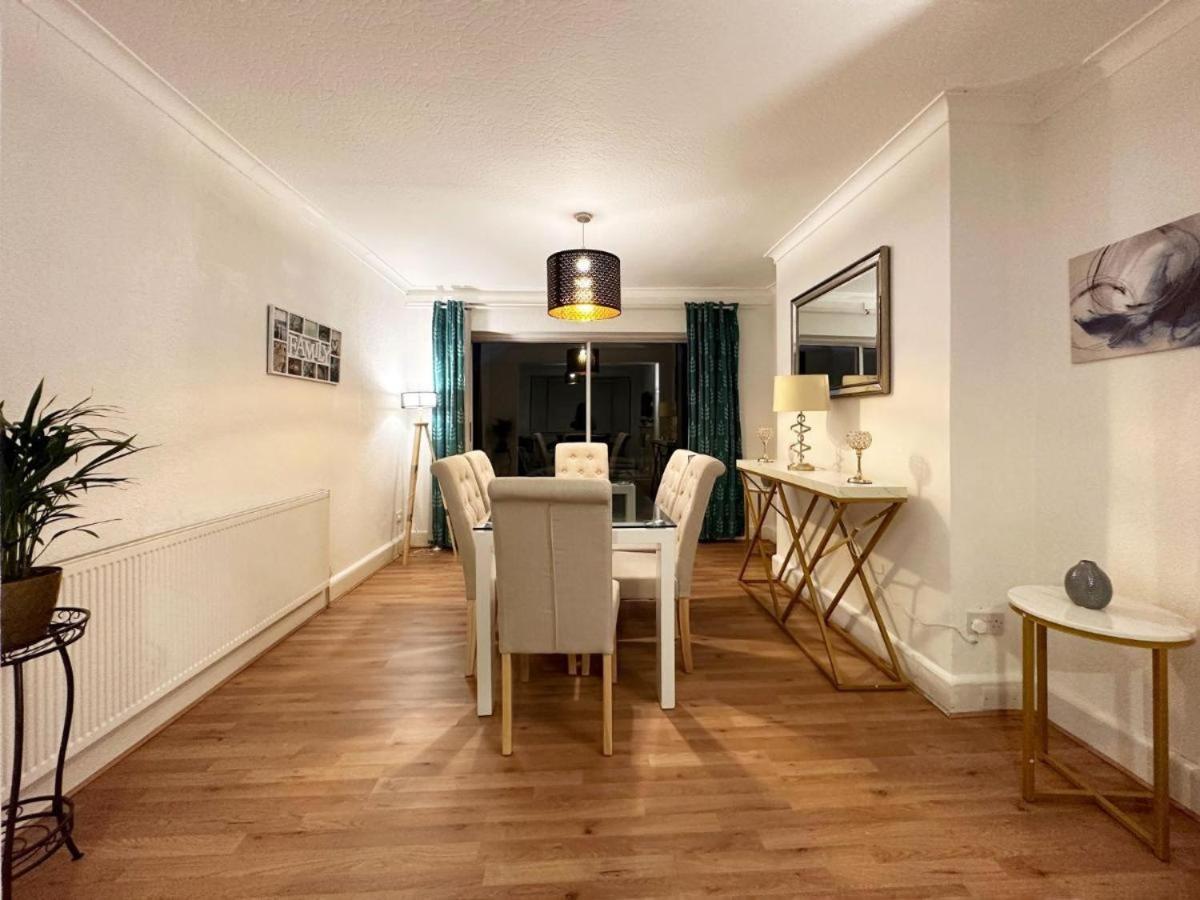 Charming 3-Bedroom Family Home Londra Esterno foto