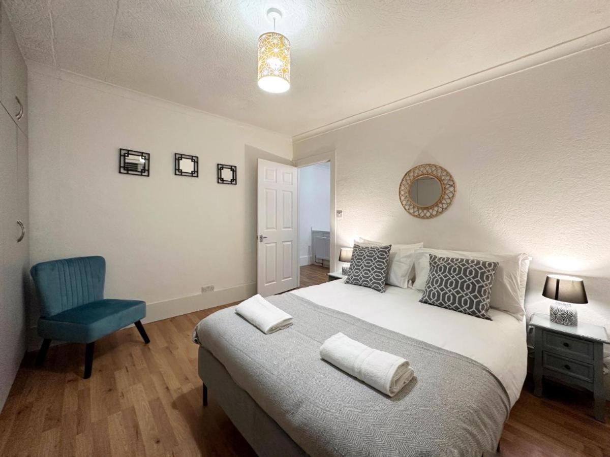 Charming 3-Bedroom Family Home Londra Esterno foto