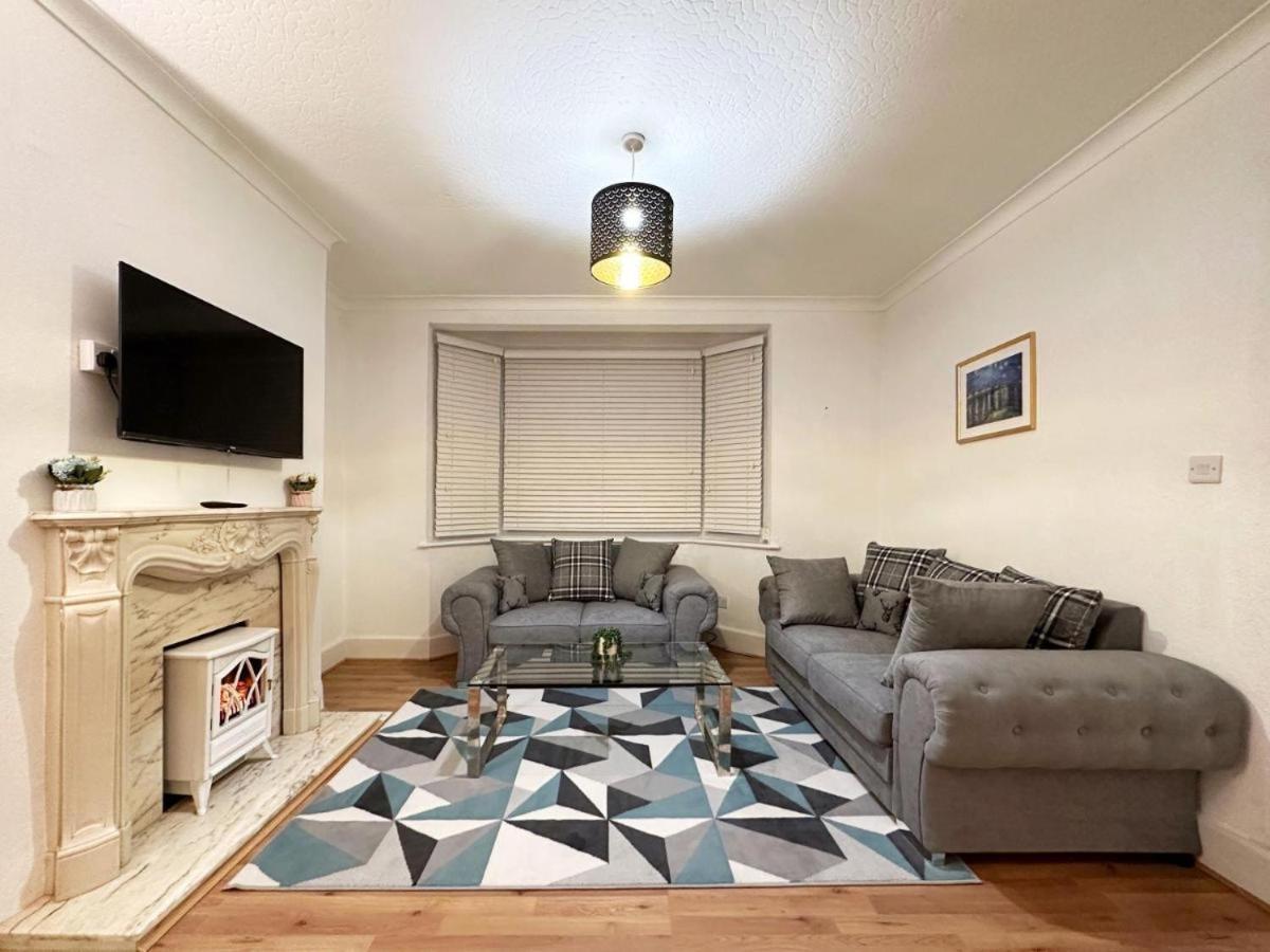 Charming 3-Bedroom Family Home Londra Esterno foto