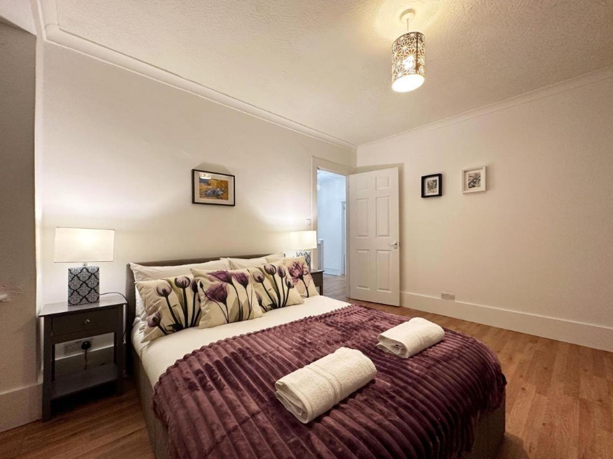 Charming 3-Bedroom Family Home Londra Esterno foto