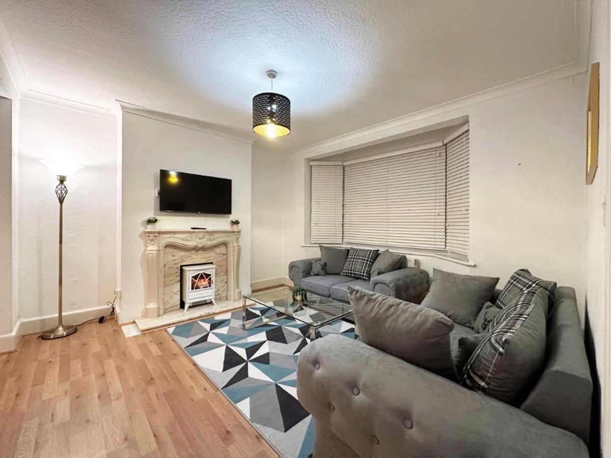 Charming 3-Bedroom Family Home Londra Esterno foto