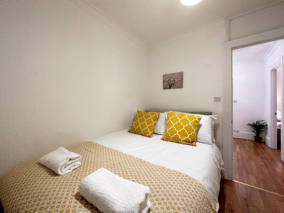 Charming 3-Bedroom Family Home Londra Esterno foto