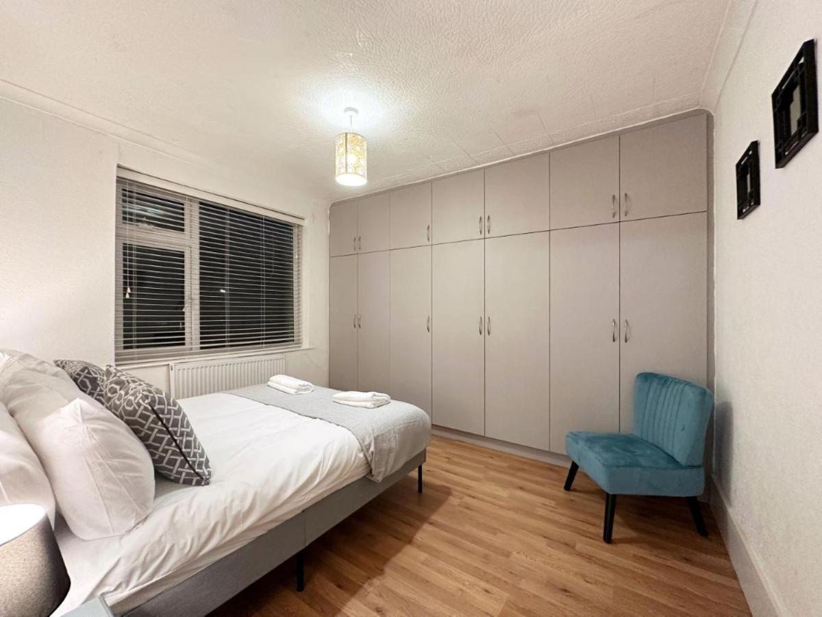 Charming 3-Bedroom Family Home Londra Esterno foto