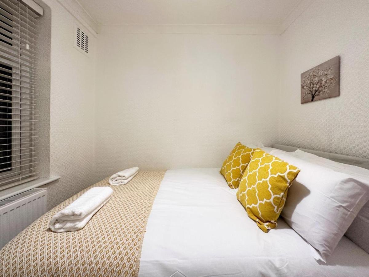 Charming 3-Bedroom Family Home Londra Esterno foto