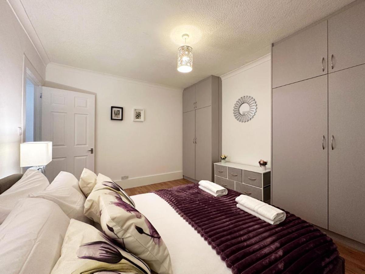 Charming 3-Bedroom Family Home Londra Esterno foto