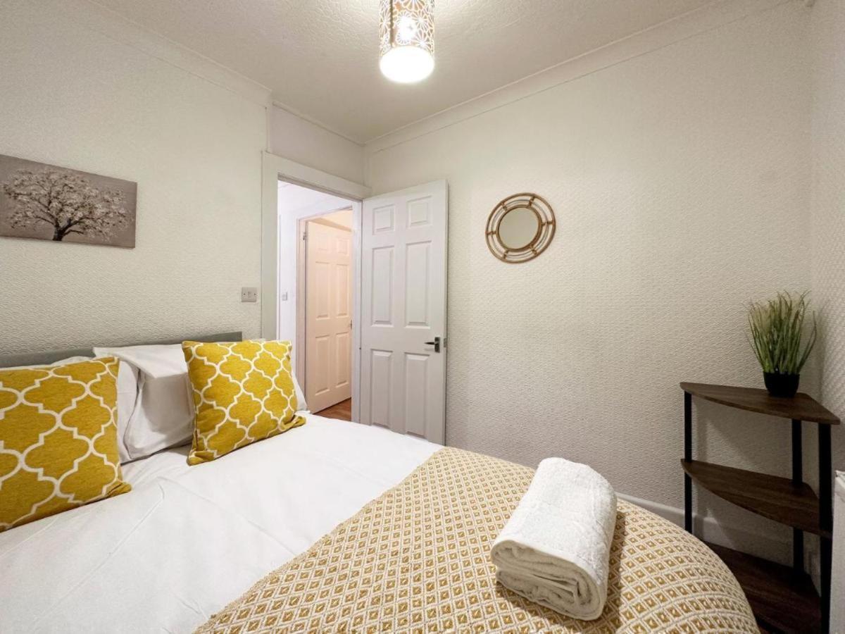 Charming 3-Bedroom Family Home Londra Esterno foto