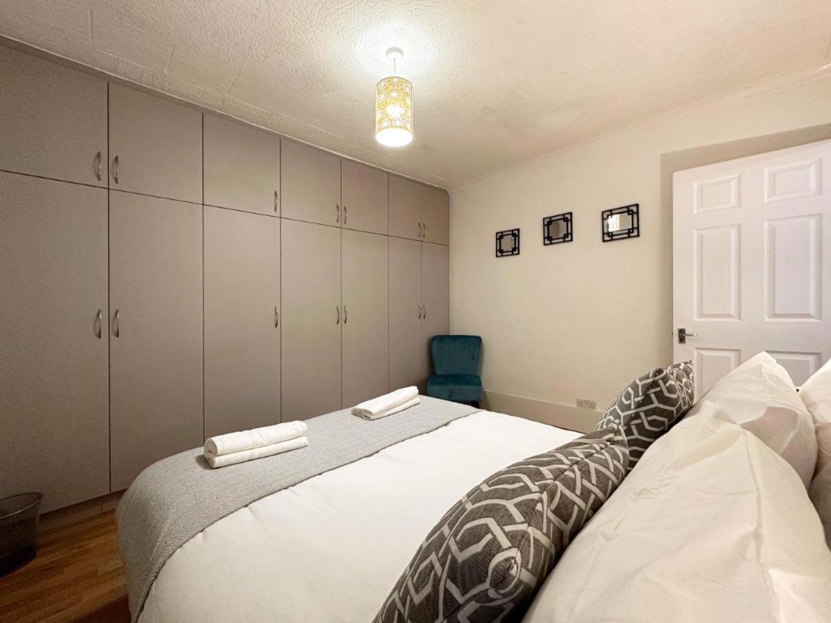 Charming 3-Bedroom Family Home Londra Esterno foto