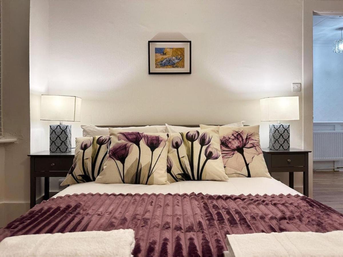 Charming 3-Bedroom Family Home Londra Esterno foto