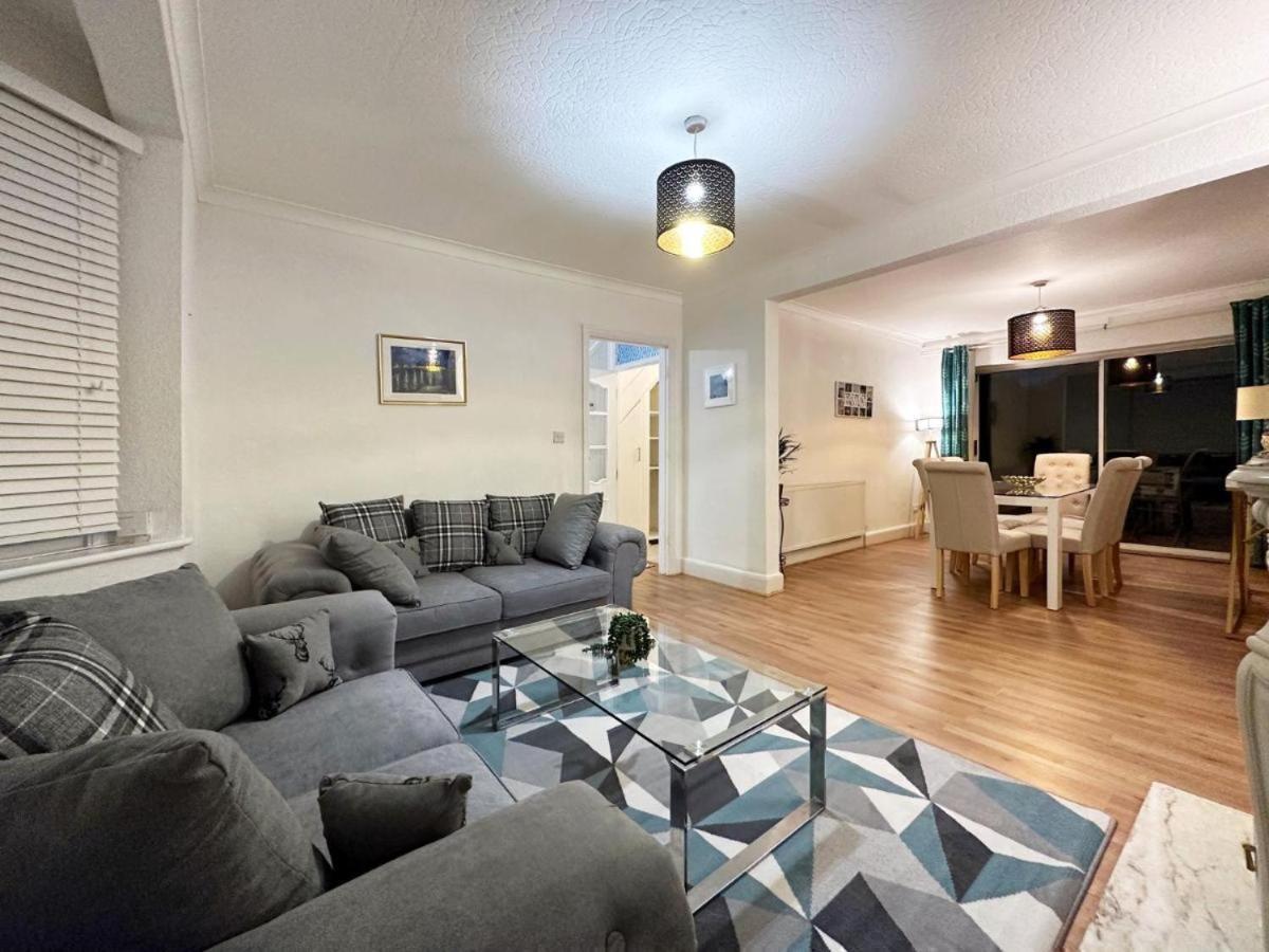 Charming 3-Bedroom Family Home Londra Esterno foto